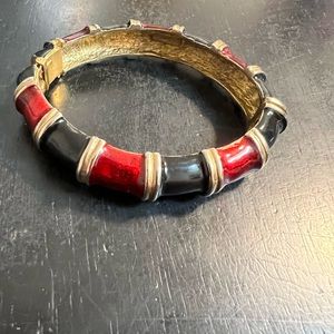 ONE PRE-OWNED 6.5” HINGED GOLDTONE WITH BLACK & RED ENAMEL BANGLE BRACELET CTM4